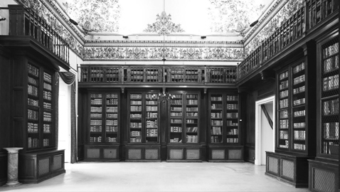 biblioteca palazzo reale napoli